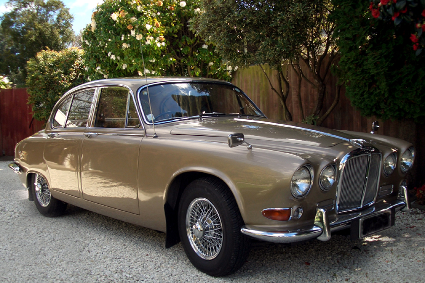 1966 - 1968 Jaguar 420